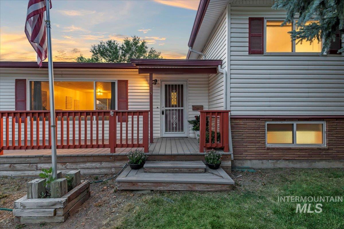 1115 N 6th E Property Photo 2