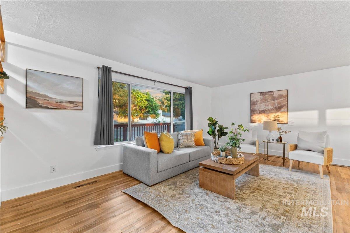 1115 N 6th E Property Photo 6