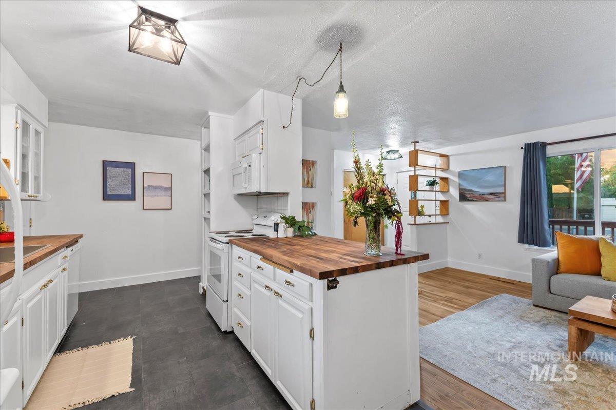 1115 N 6th E Property Photo 16