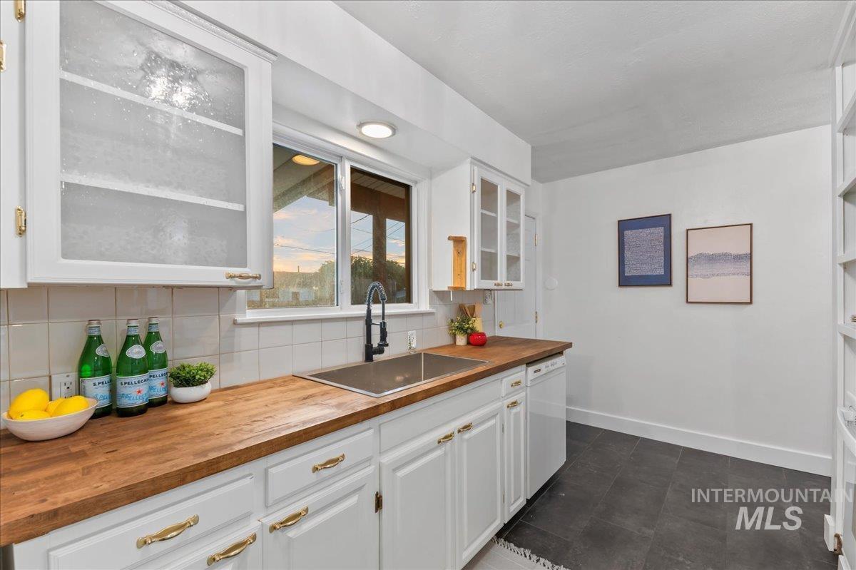 1115 N 6th E Property Photo 18