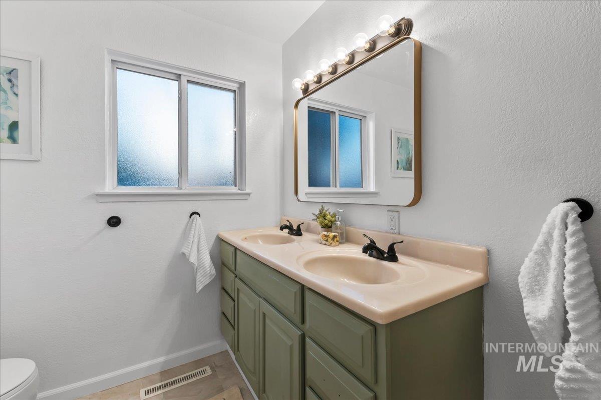 1115 N 6th E Property Photo 36