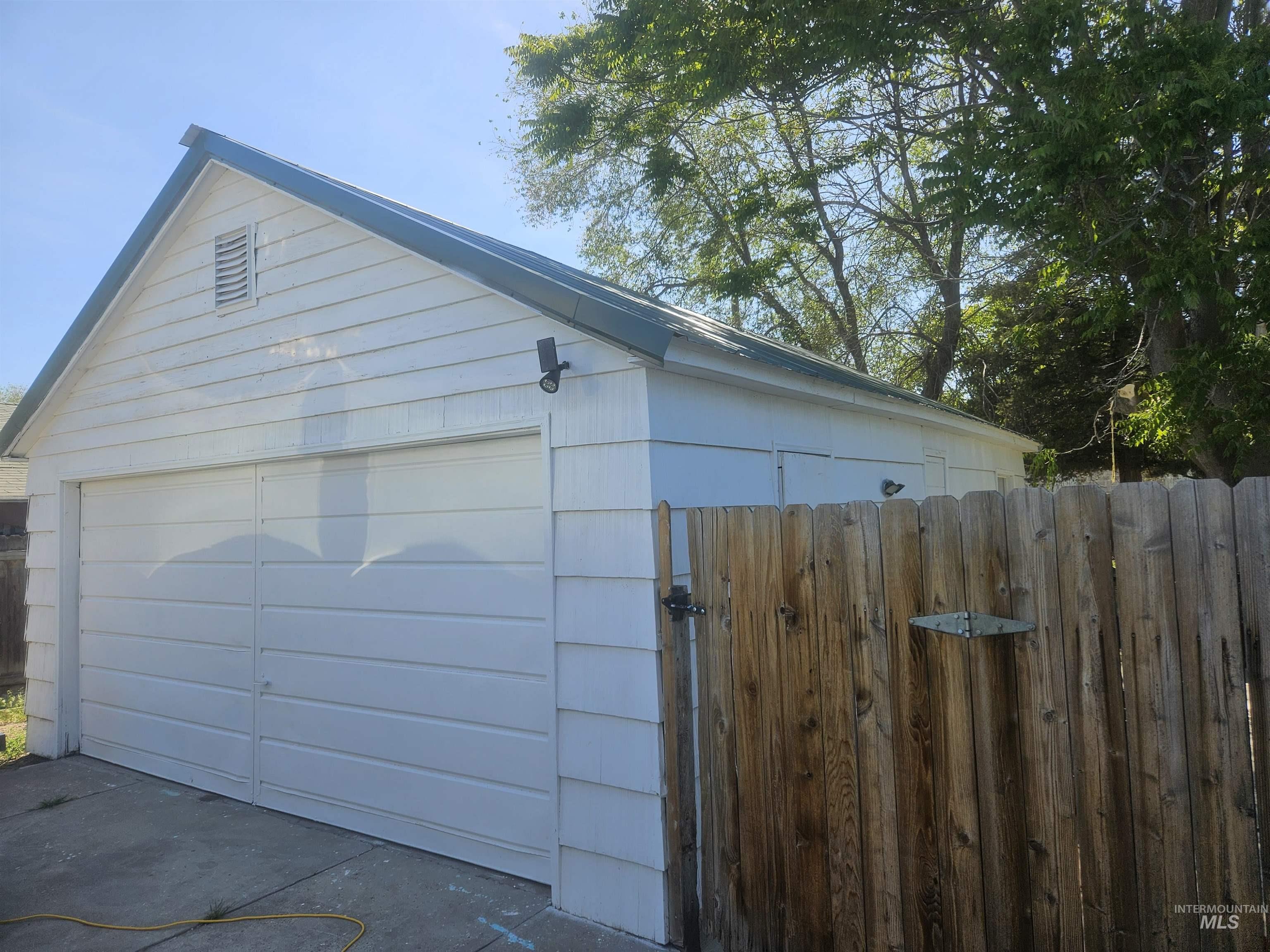 207 N Main St Property Photo 7