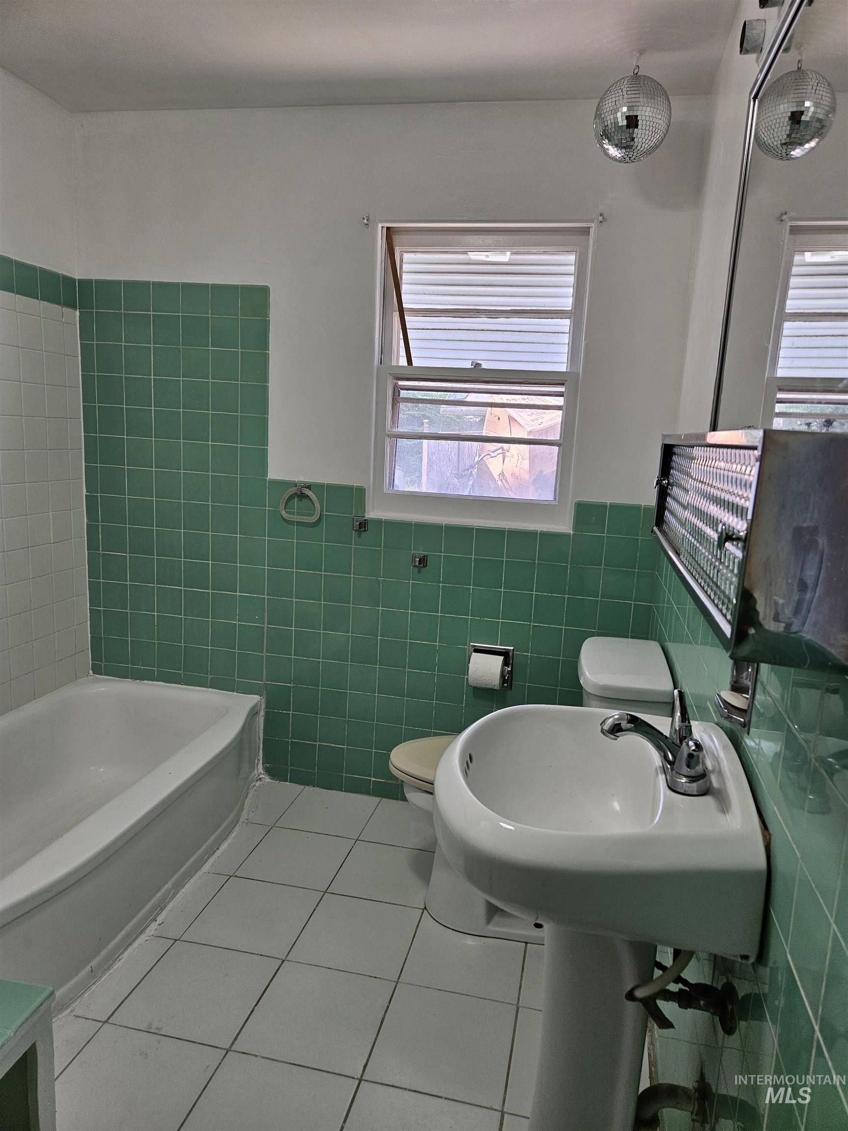 207 N Main St Property Photo 9
