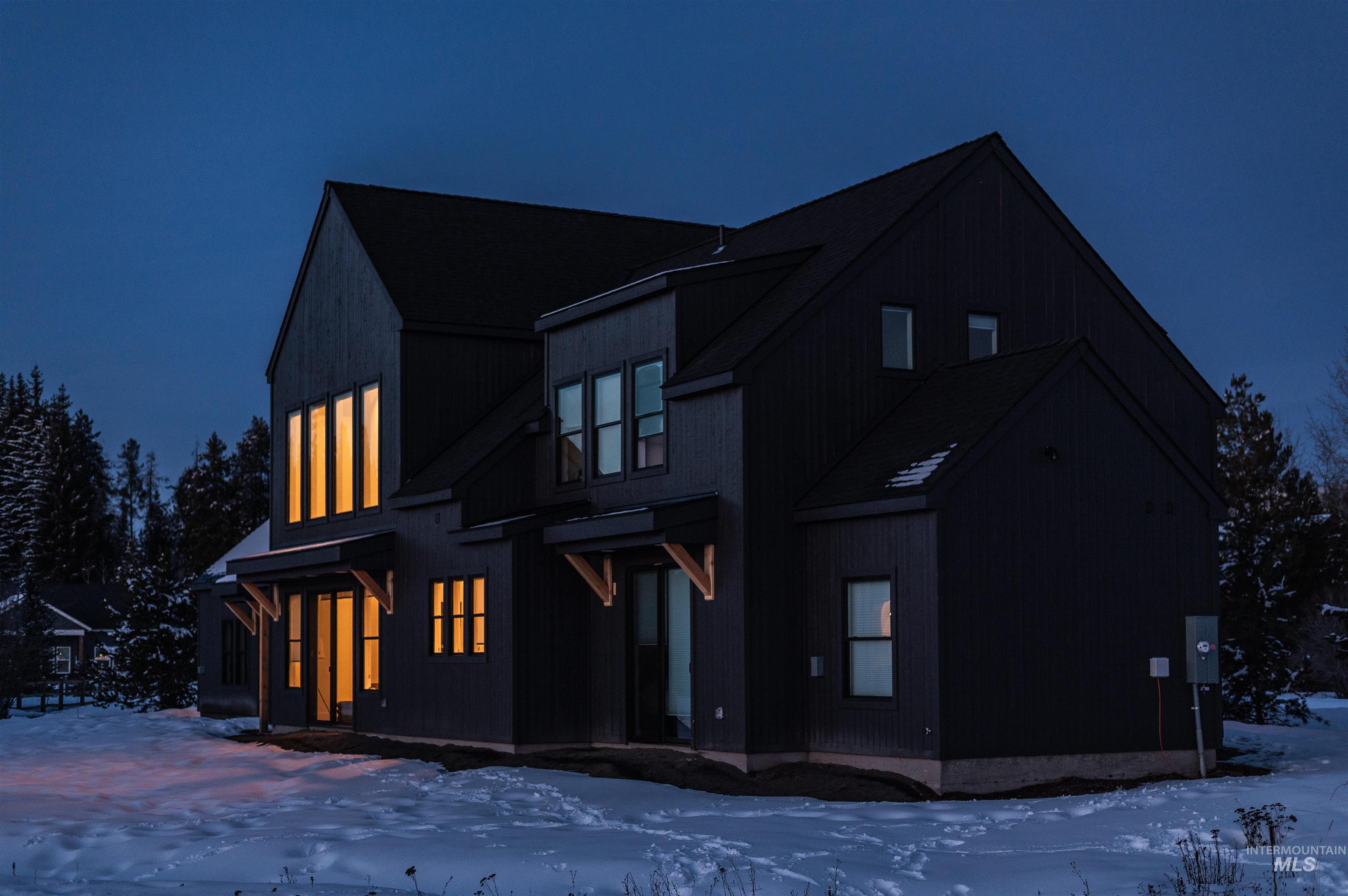 1047 Kaitlyn Loop Property Photo 1