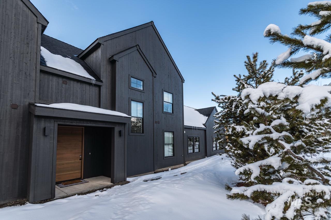 1047 Kaitlyn Loop Property Photo 5