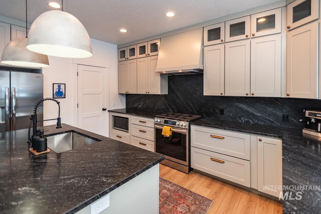 1047 Kaitlyn Loop Property Photo 8