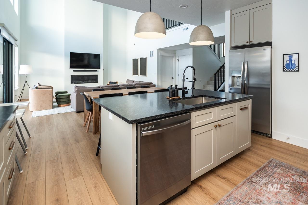 1047 Kaitlyn Loop Property Photo 10