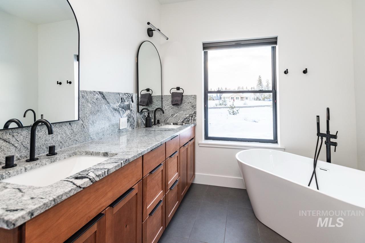 1047 Kaitlyn Loop Property Photo 24