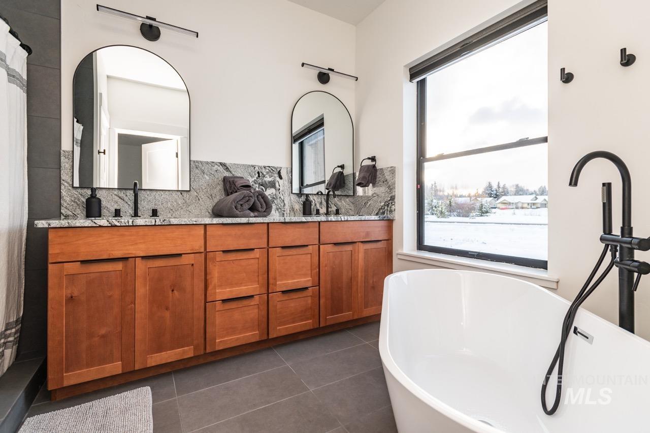 1047 Kaitlyn Loop Property Photo 25