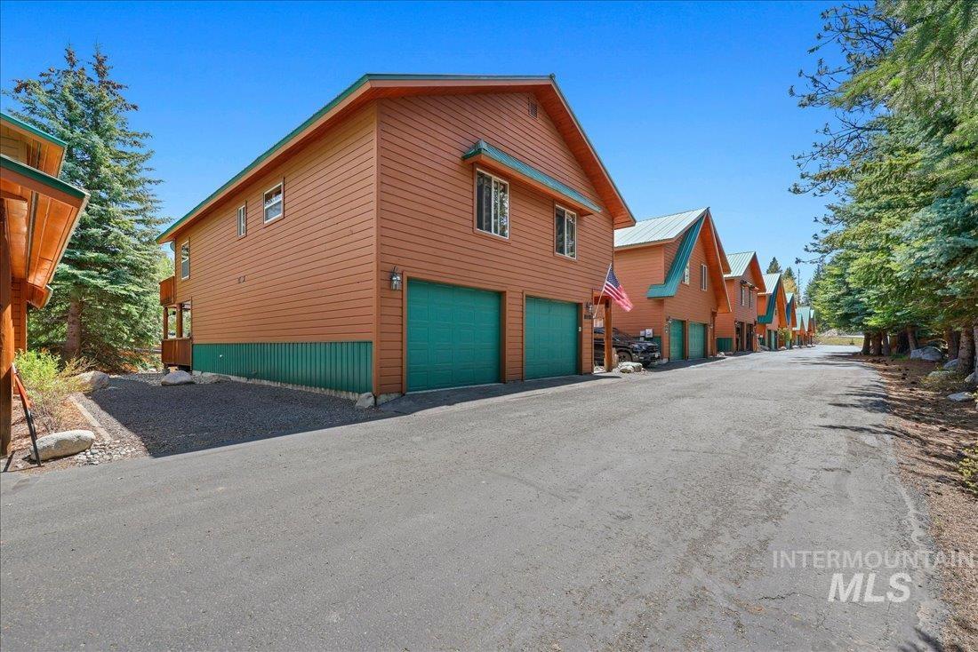 1425 Clements Rd Property Photo 3