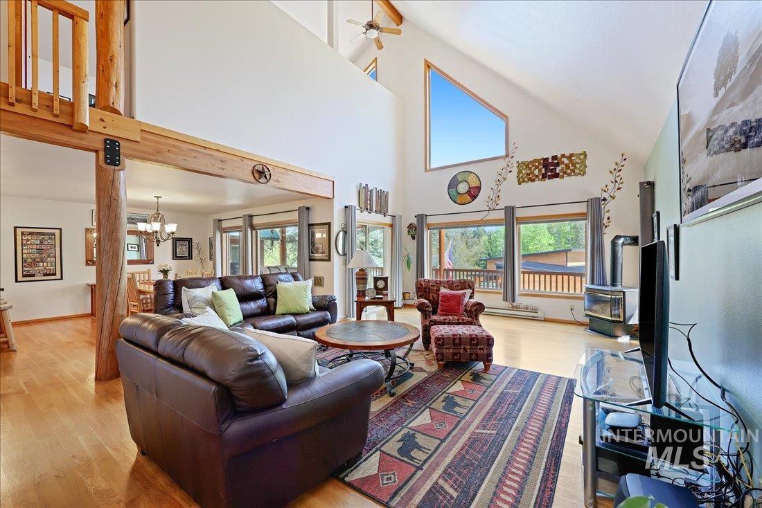 1425 Clements Rd Property Photo 4