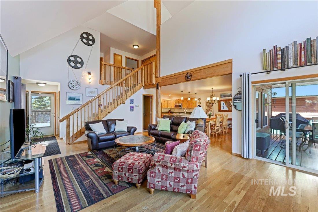 1425 Clements Rd Property Photo 6