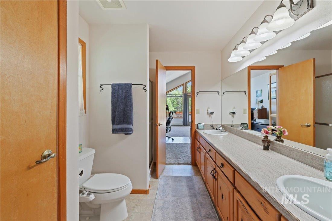 1425 Clements Rd Property Photo 19