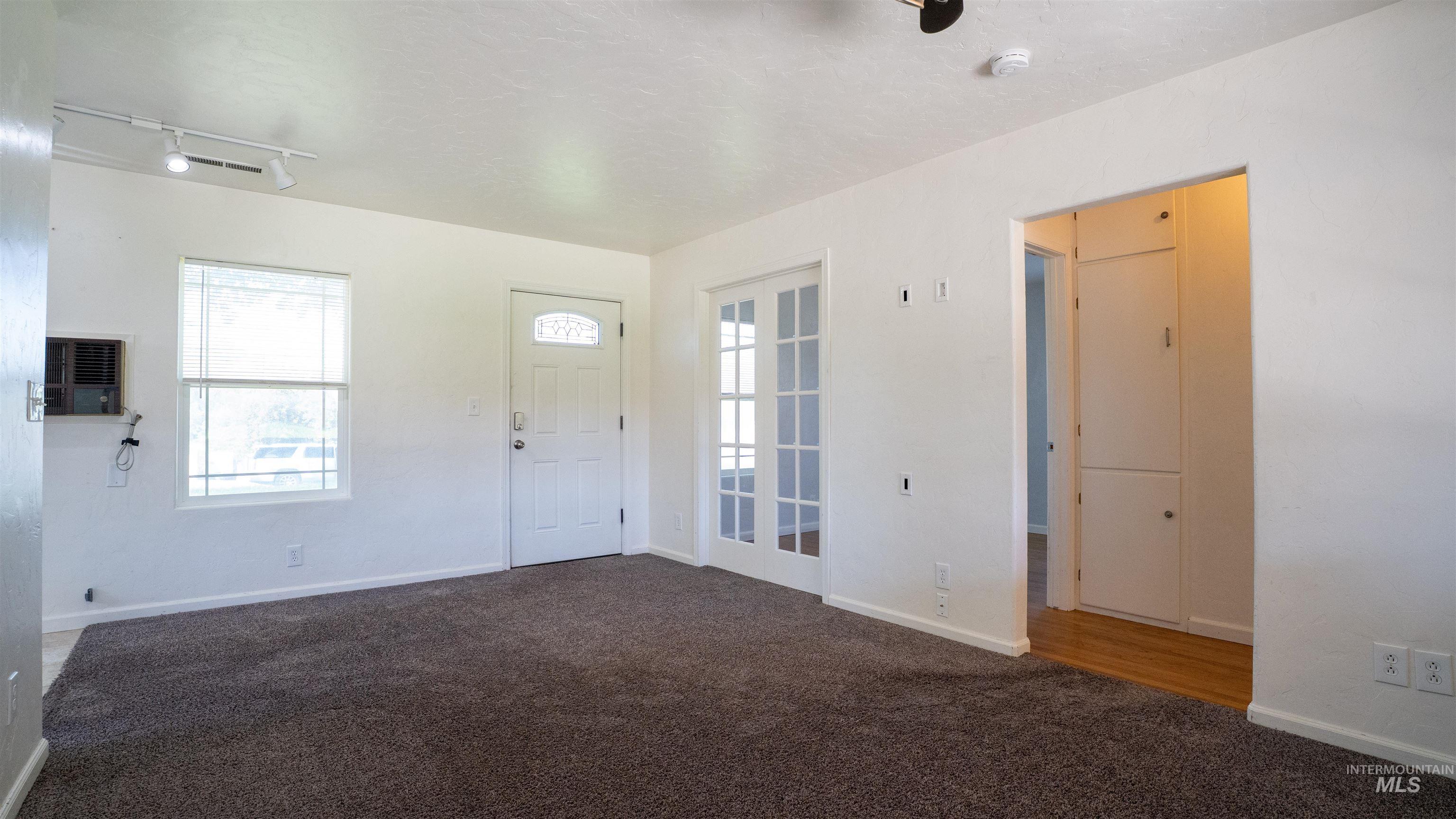 3127 8th Street Property Photo 3