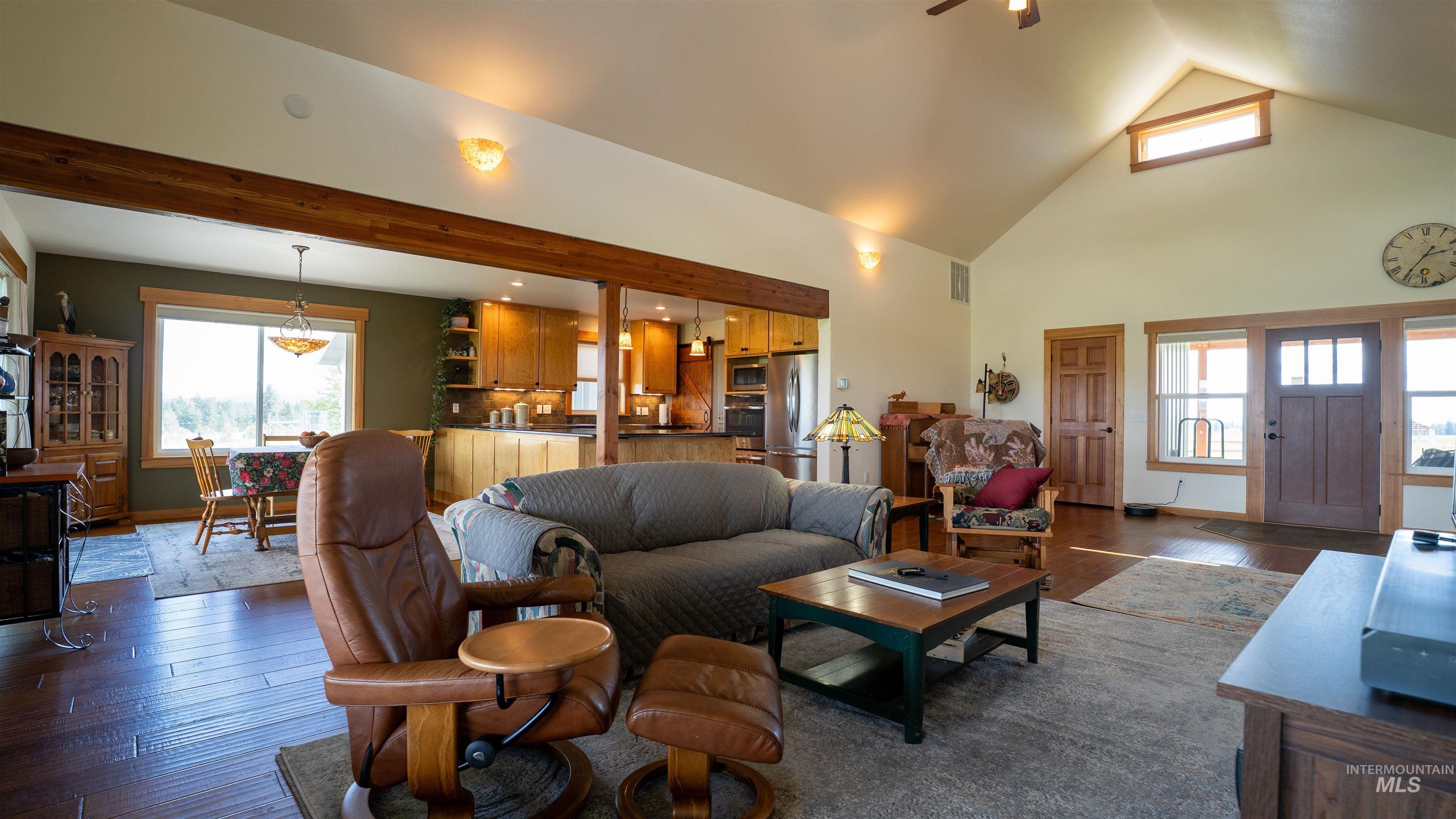 1040 Zimmerman Property Photo 7