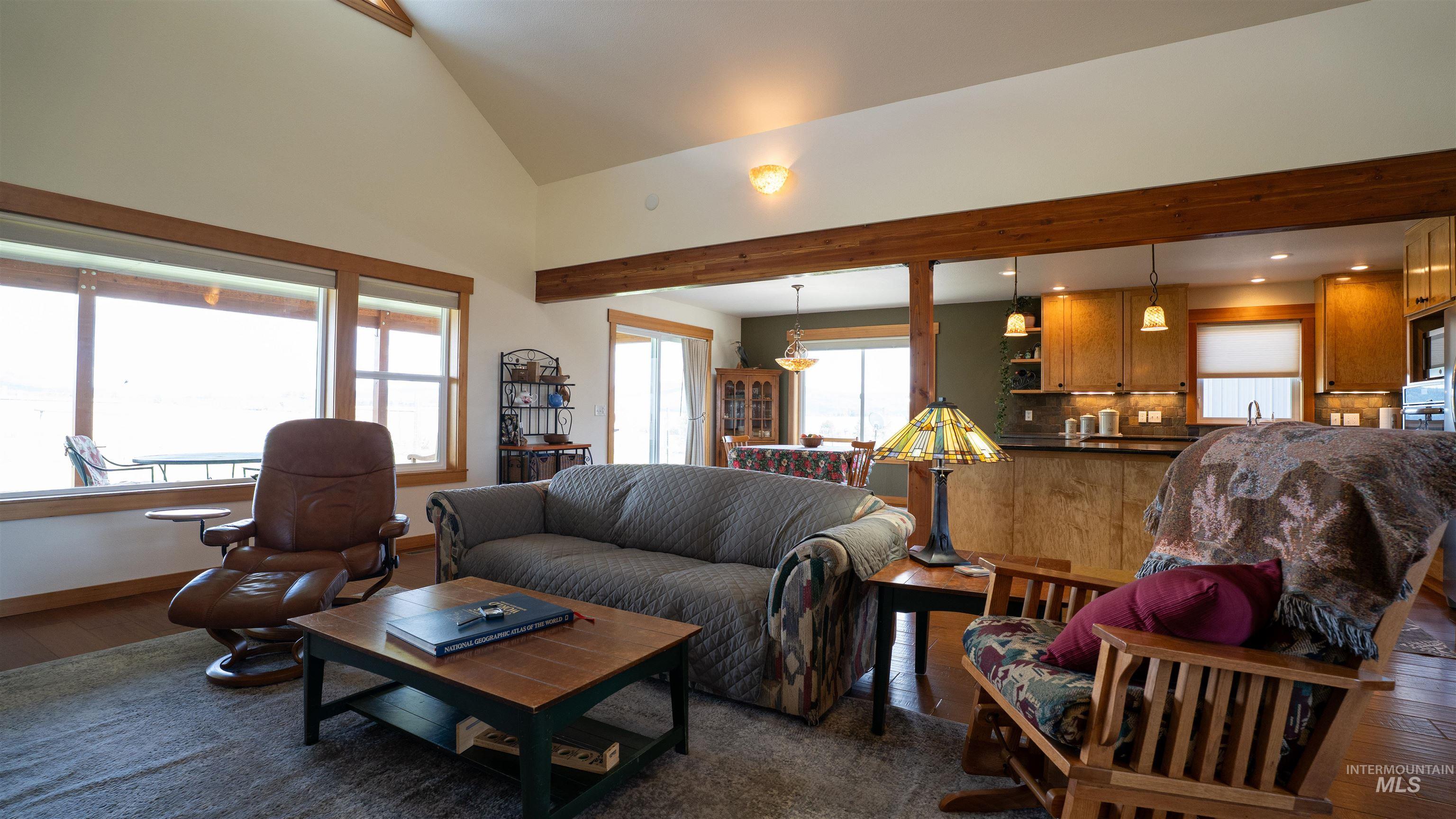 1040 Zimmerman Property Photo 8