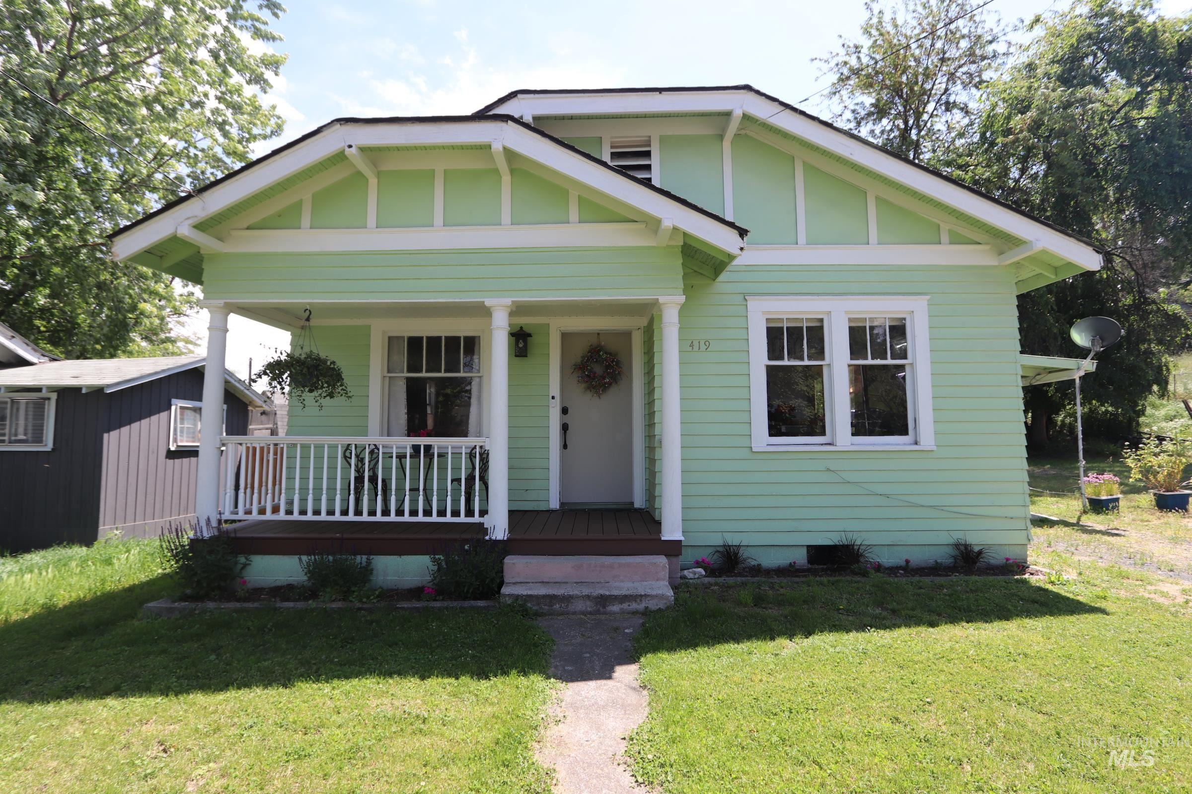 419 12th St Property Photo 1