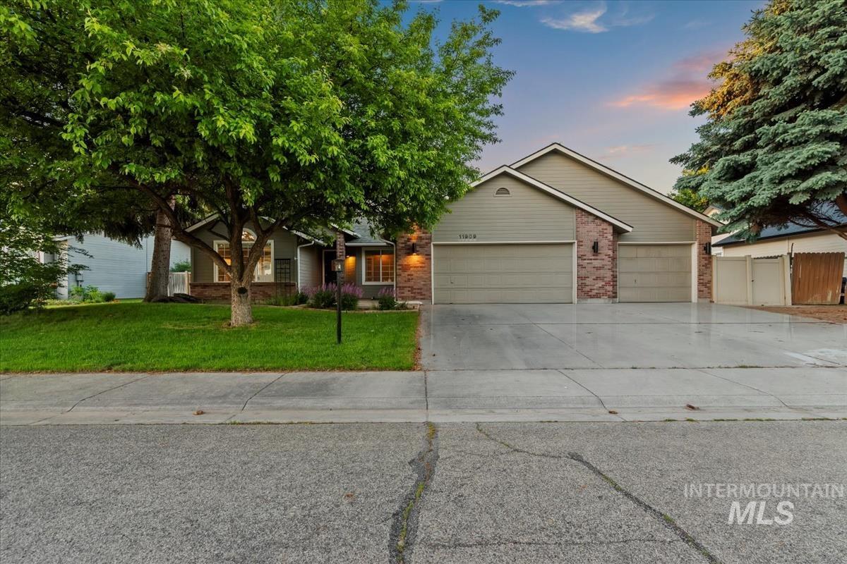 11909 W Patrina Dr Property Photo 1