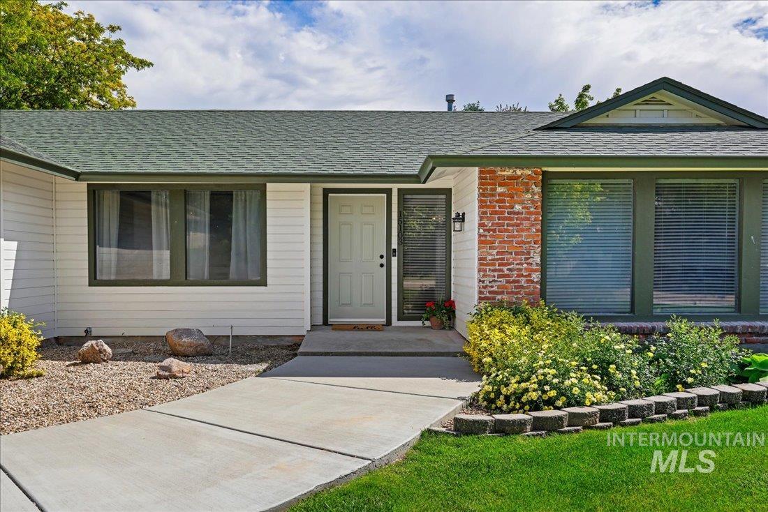 15103 Castle Way Property Photo 1