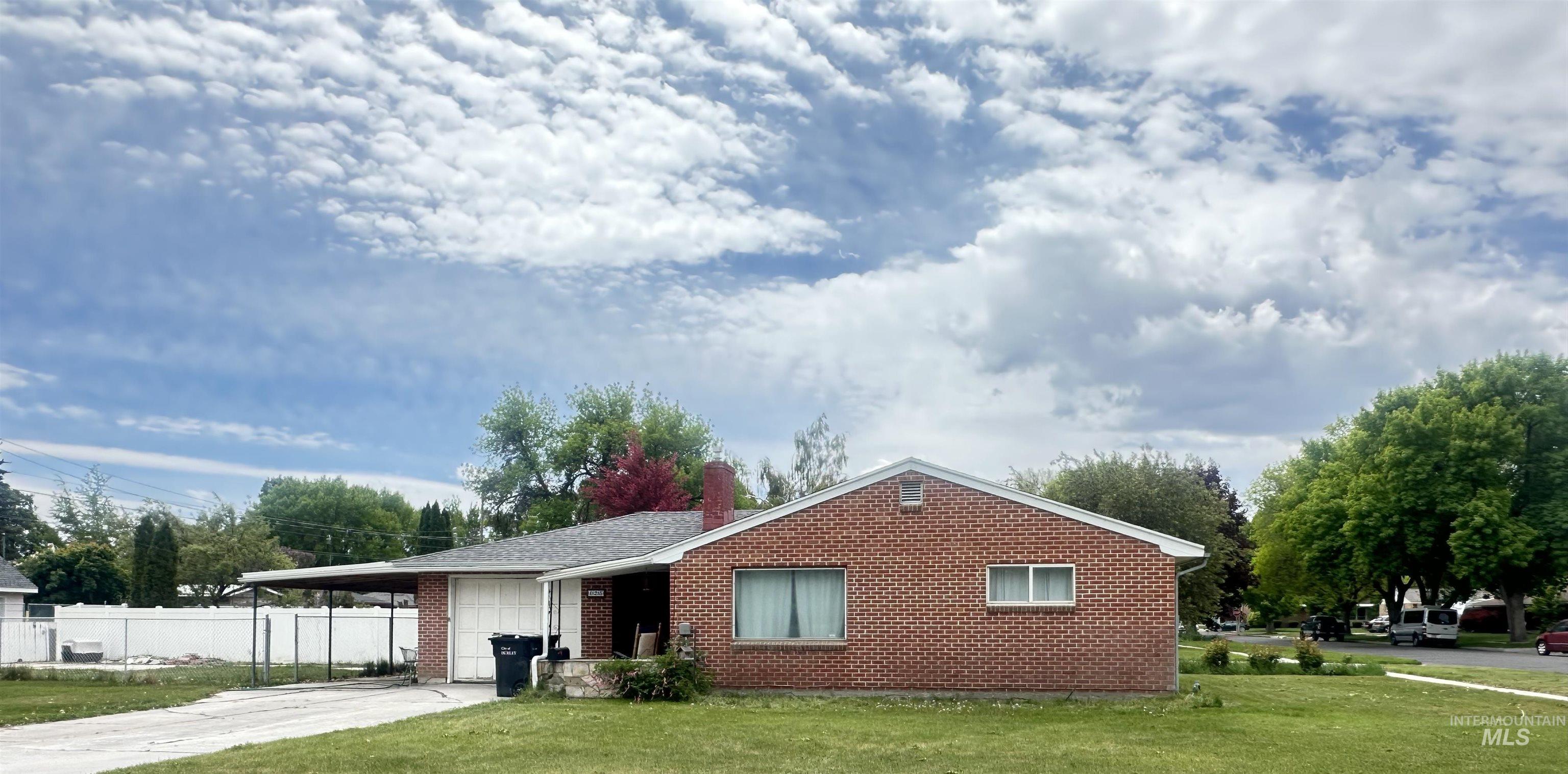 425 W 20th Street Property Photo 1