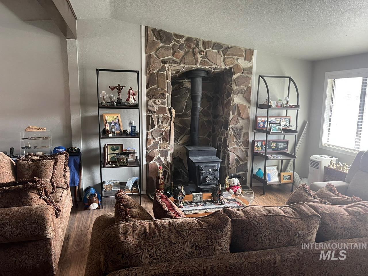 410 Chestnut St Property Photo 4