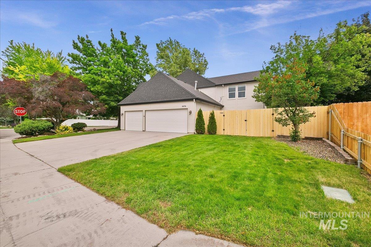 9874 W Whirlaway Ct Property Photo 3