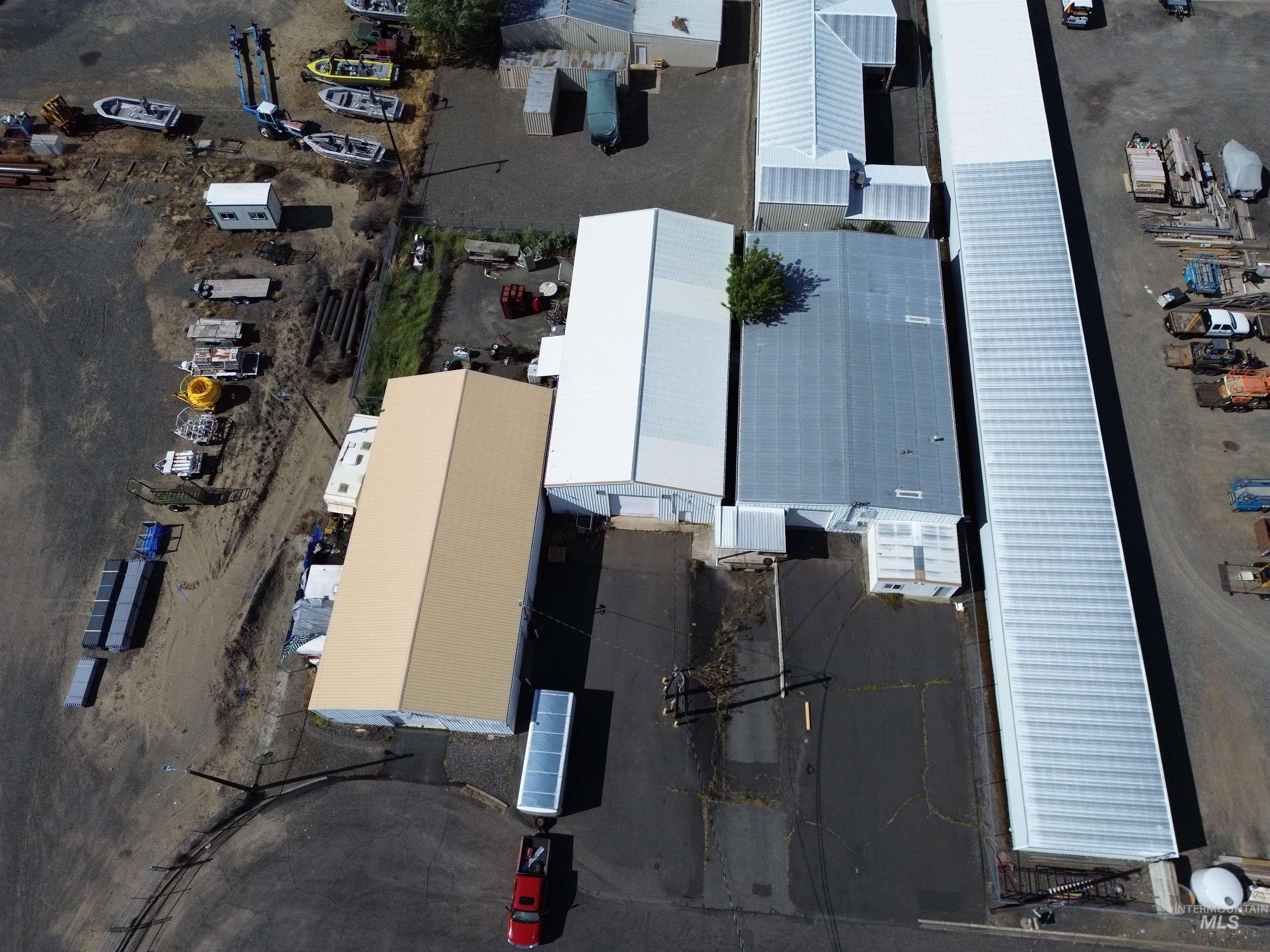 1390 Commercial Way Property Photo 2