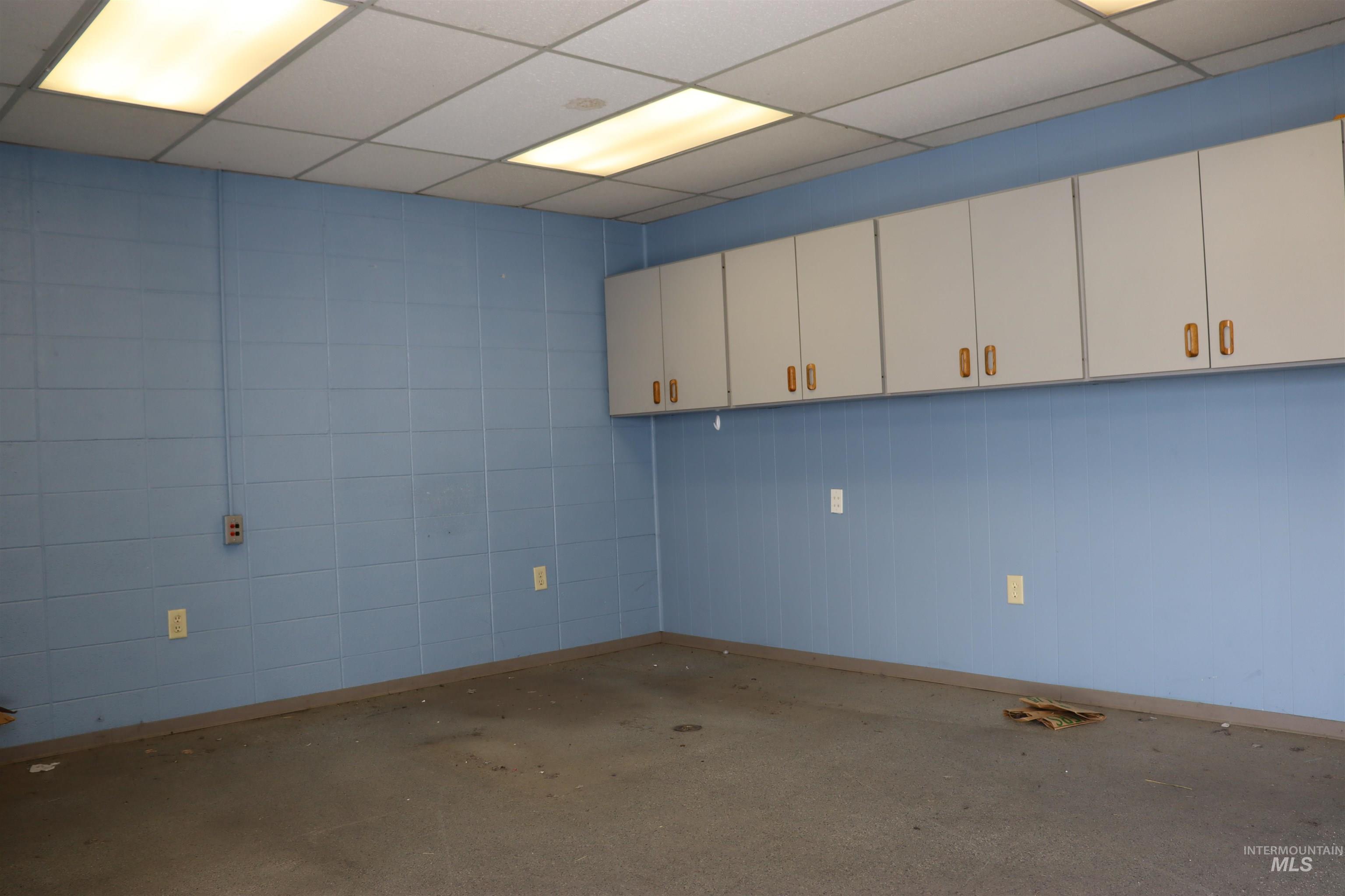 1390 Commercial Way Property Photo 6