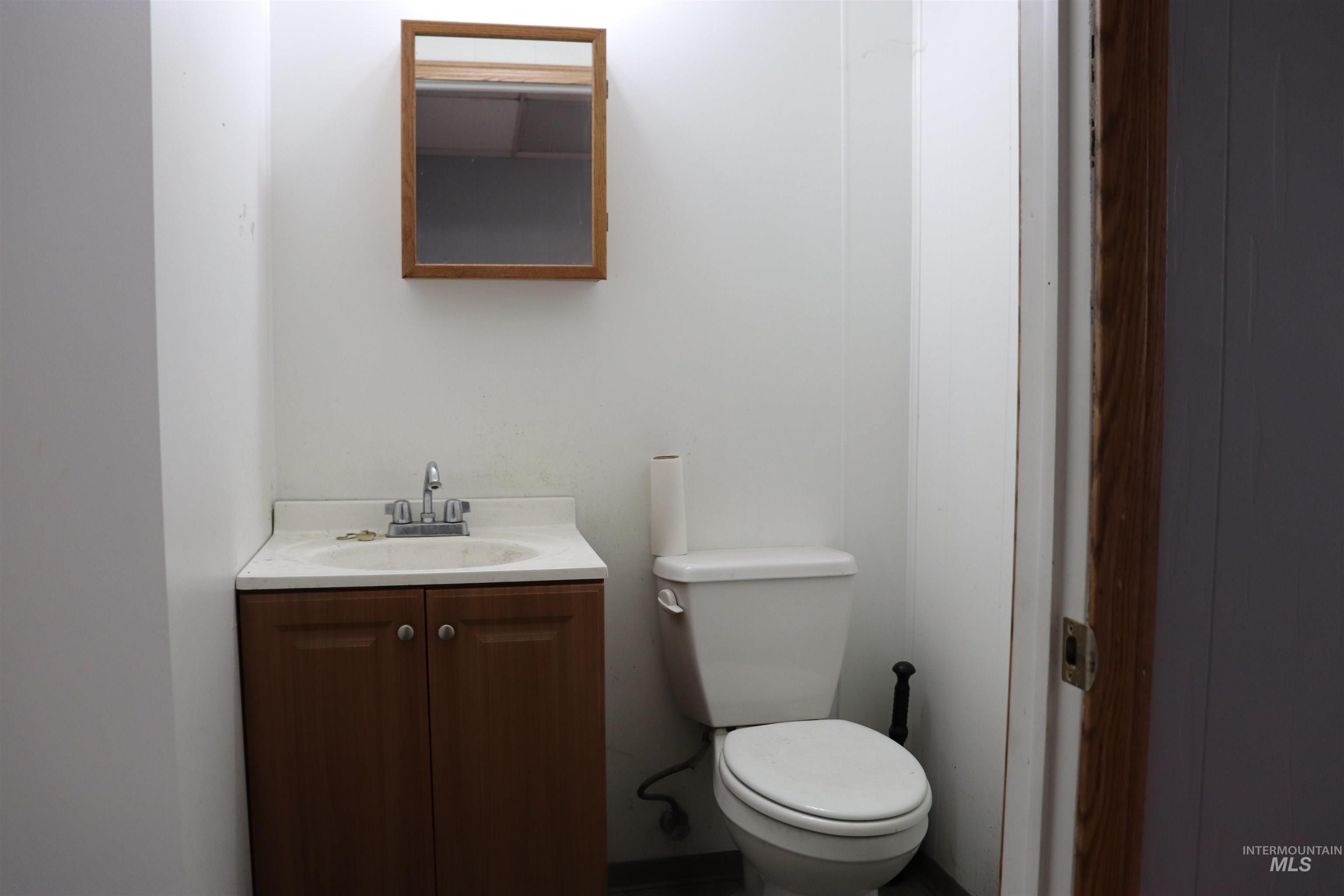 1390 Commercial Way Property Photo 8