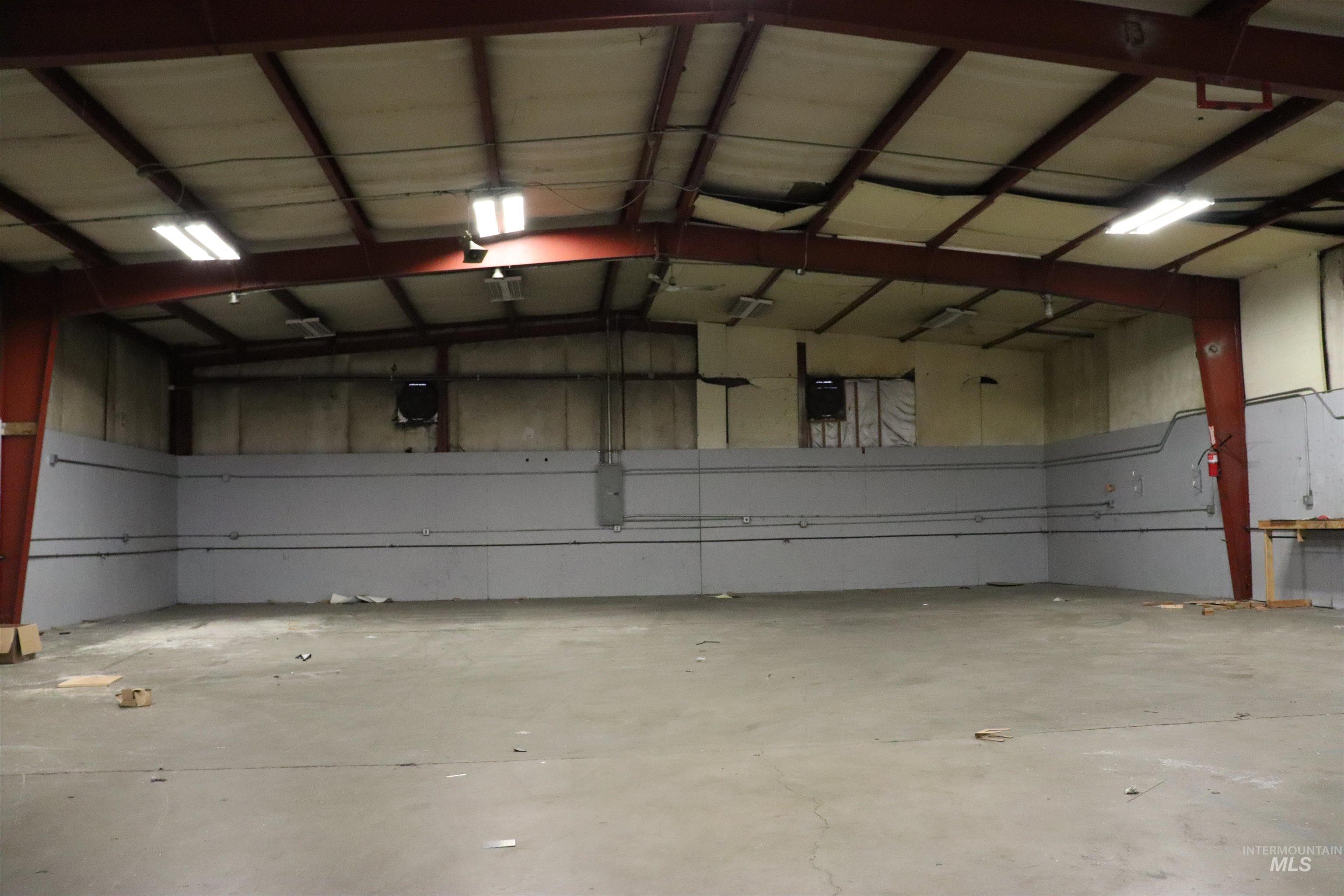 1390 Commercial Way Property Photo 9