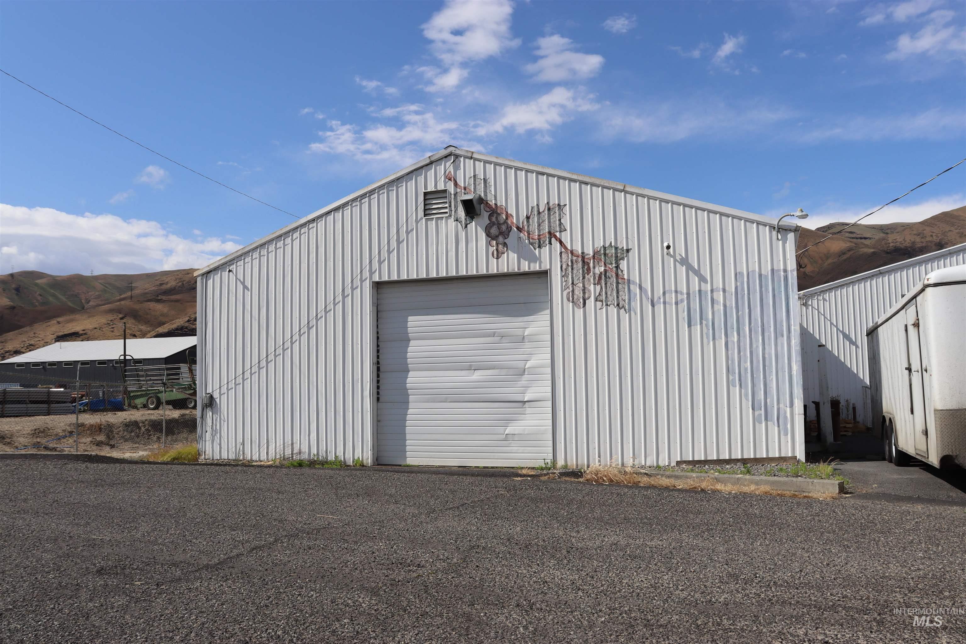 1390 Commercial Way Property Photo 15