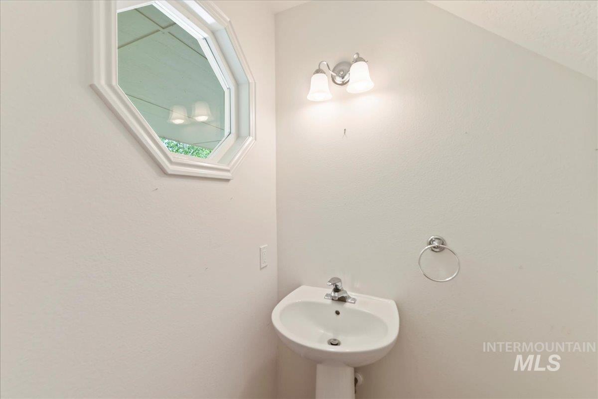 812 Ada Ct Property Photo 25