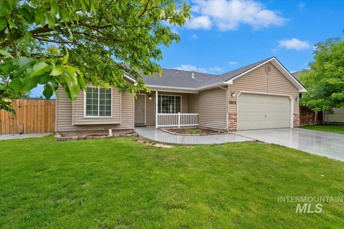 5201 Worth Way Property Photo 3