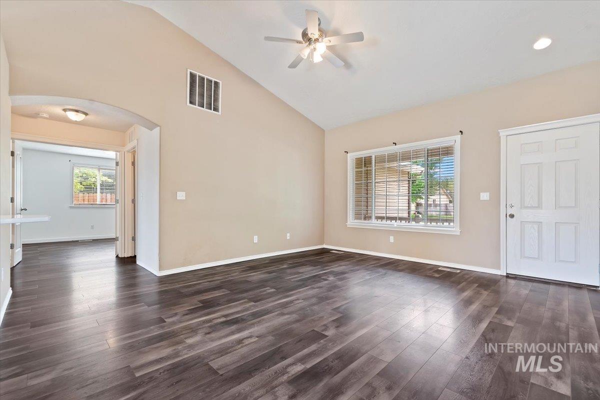 5201 Worth Way Property Photo 8