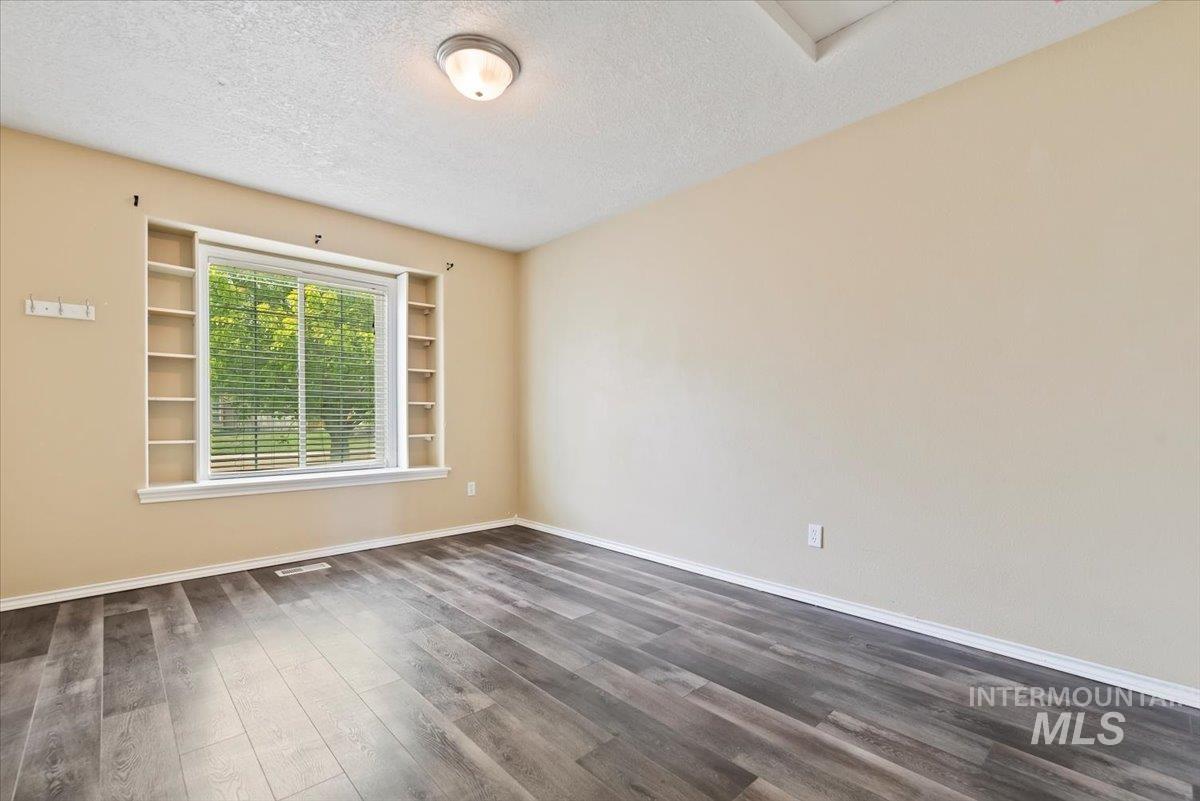 5201 Worth Way Property Photo 14