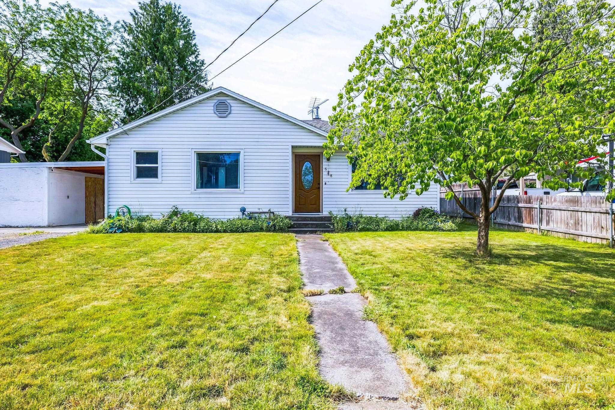 628 Park Ave Property Photo