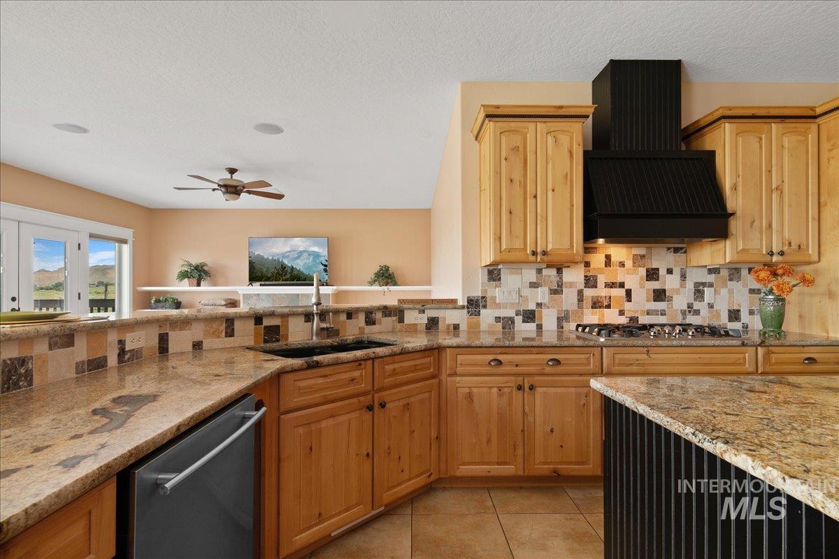 2600 W South Slope Rd Property Photo 22