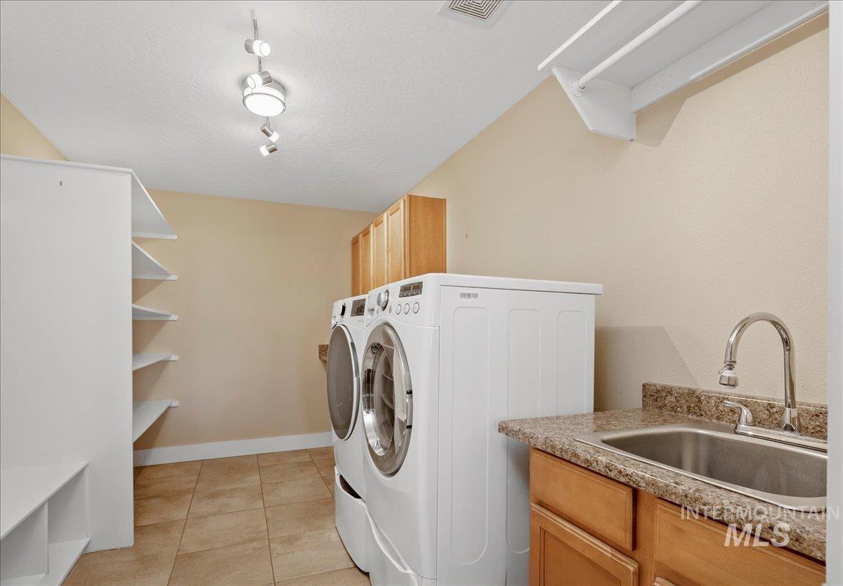 2600 W South Slope Rd Property Photo 25