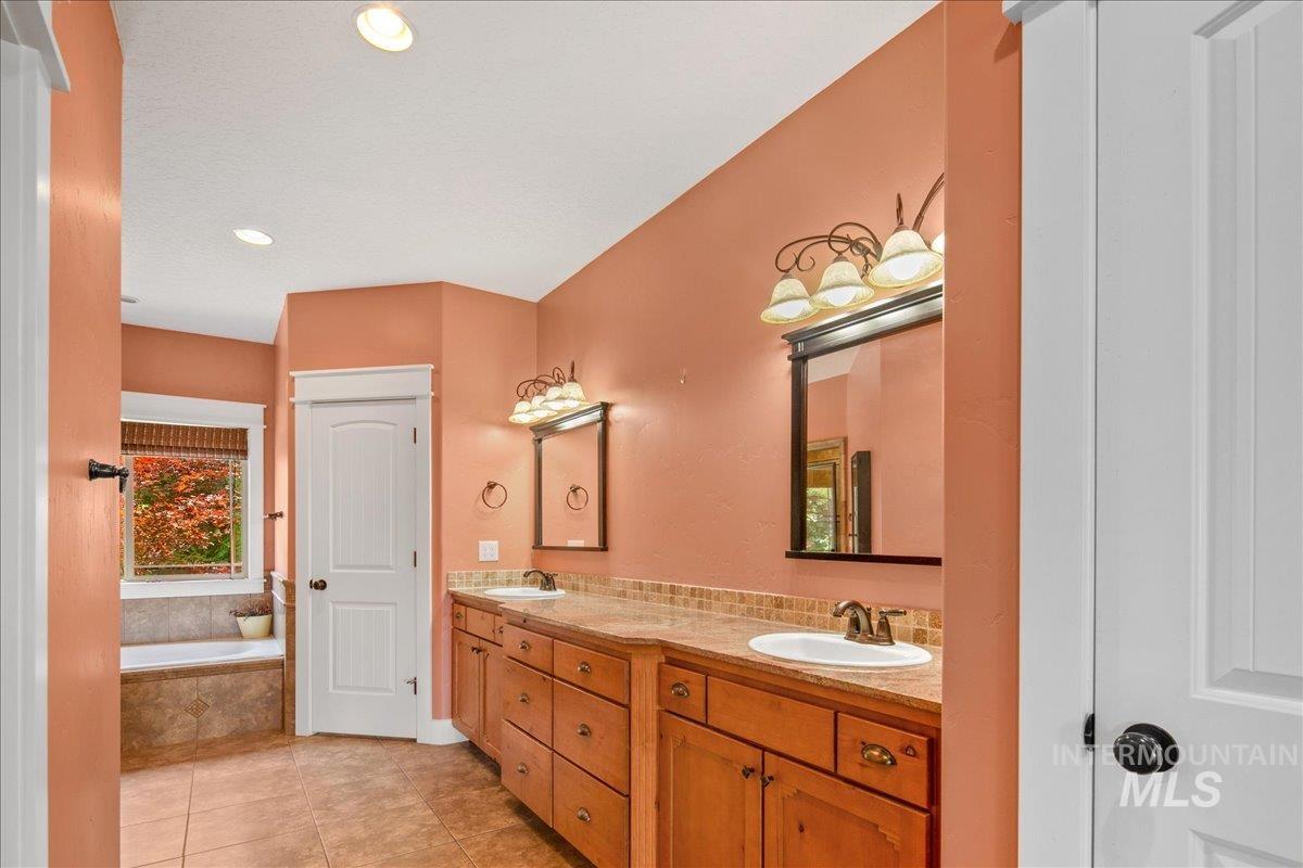 2600 W South Slope Rd Property Photo 35