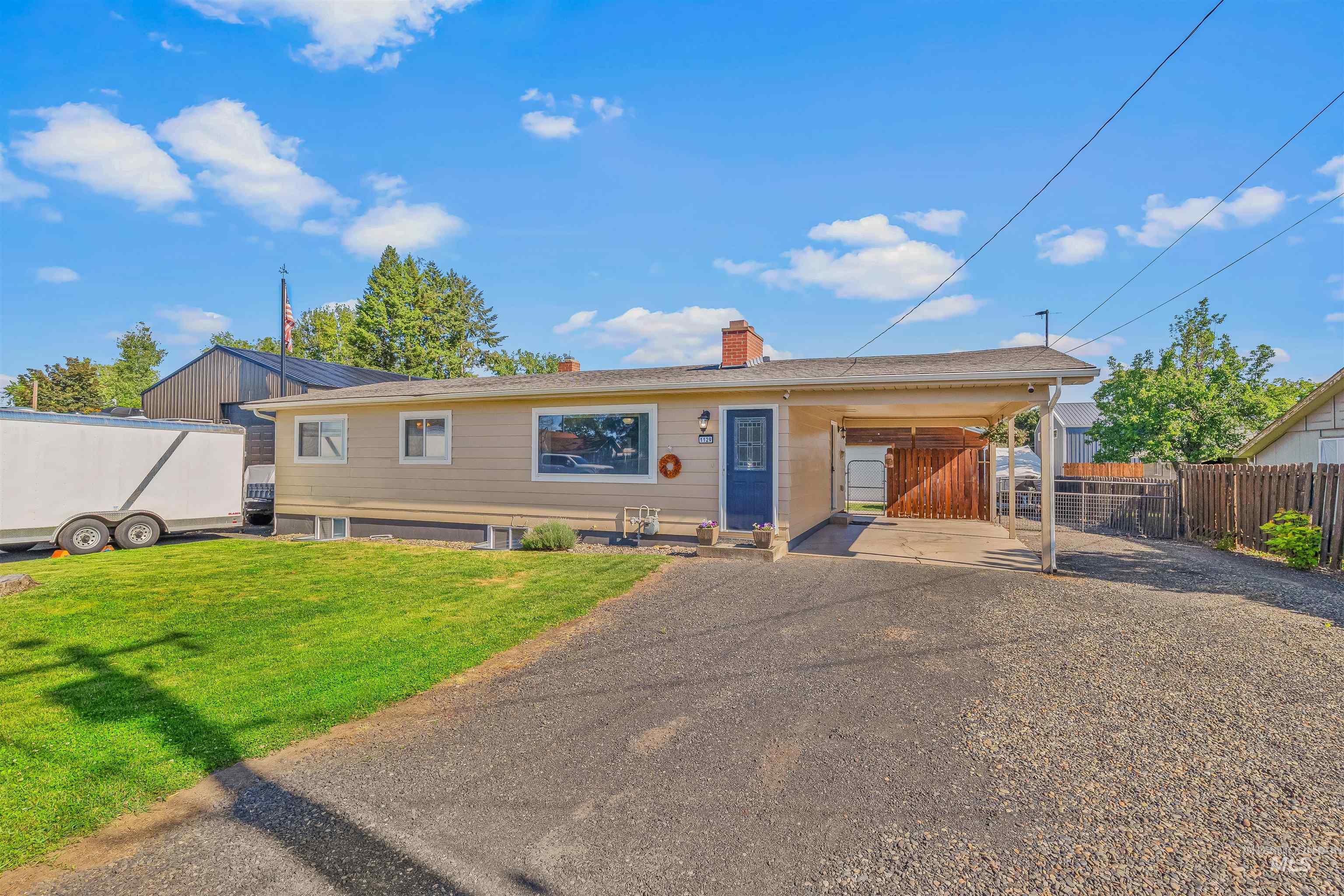 1129 Cedar Dr Property Photo 1