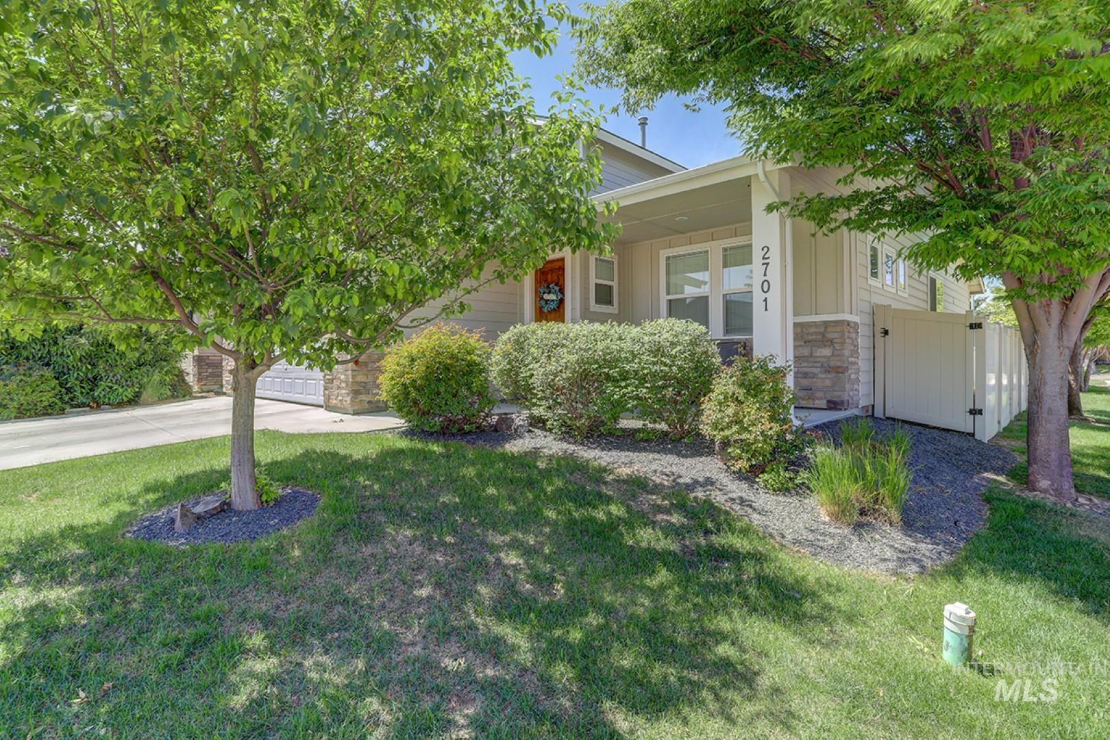 2701 N Summerbrook Property Photo 3