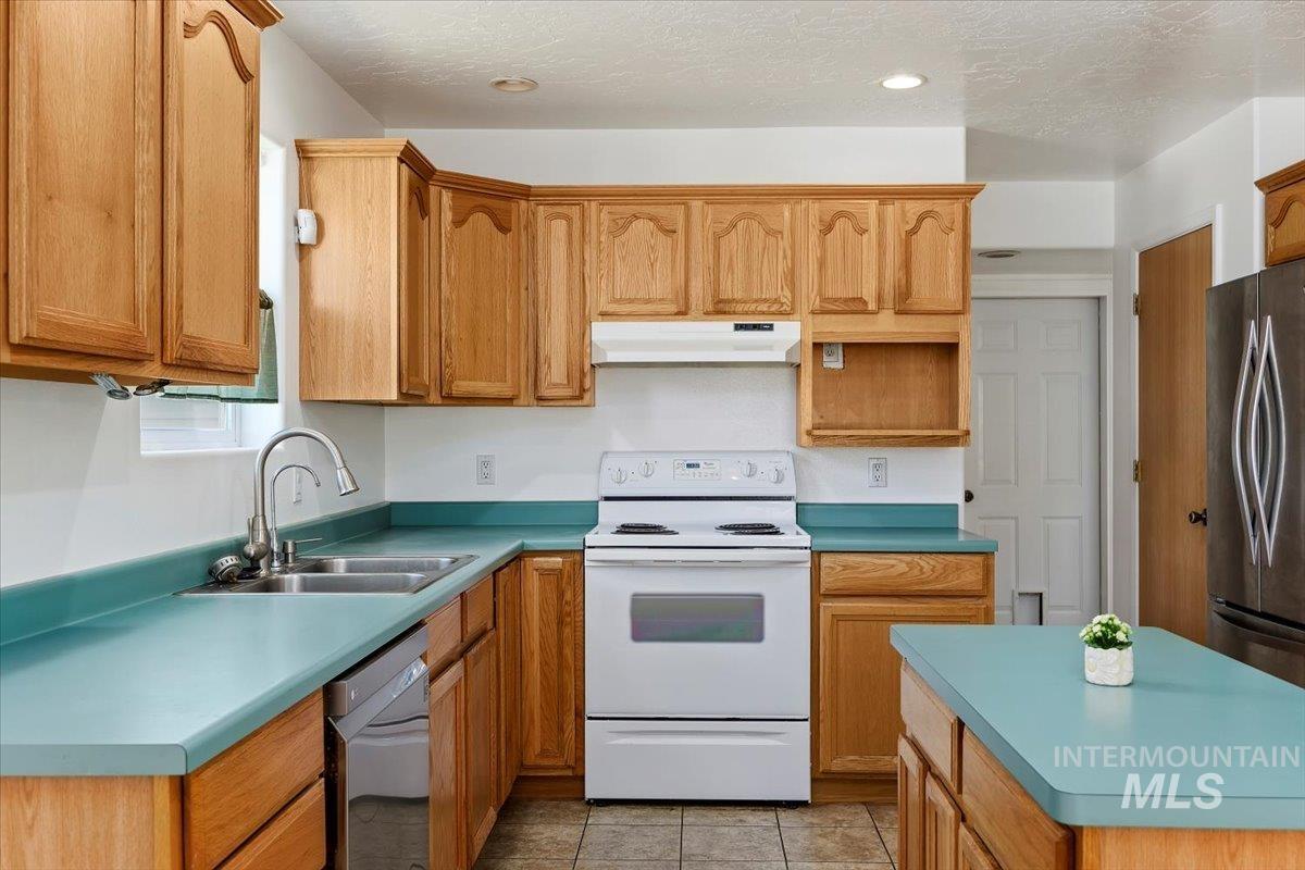 612 Northern Pine Ct Property Photo 2