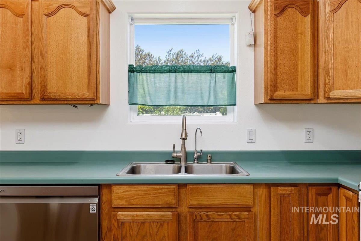 612 Northern Pine Ct Property Photo 4