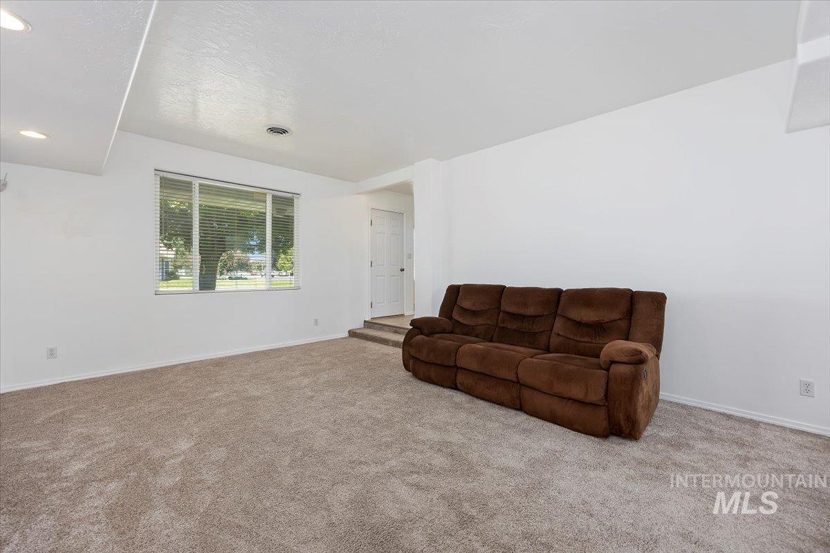 612 Northern Pine Ct Property Photo 7
