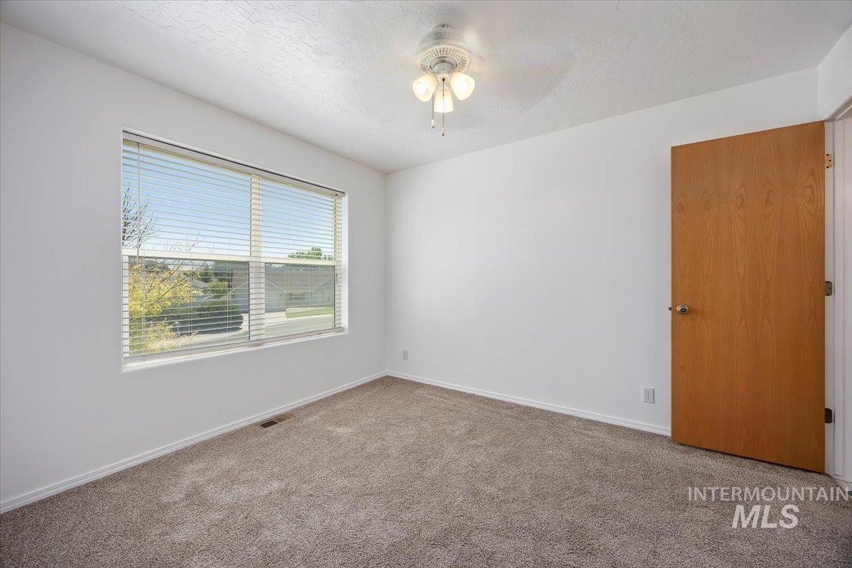 612 Northern Pine Ct Property Photo 20