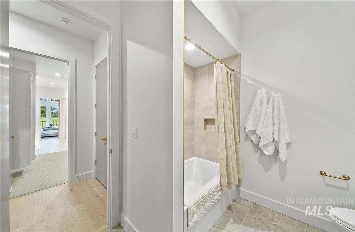 6480 S Astoria Ave Property Photo 23
