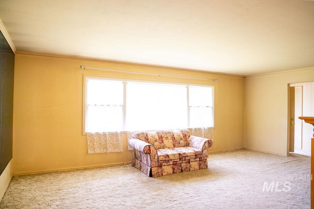 1114 12th Ave Property Photo 4