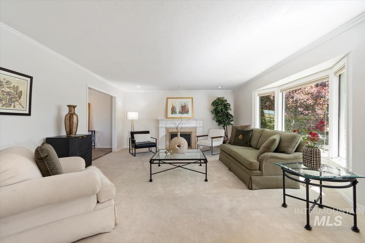 516 E Highland View Dr. Property Photo 2
