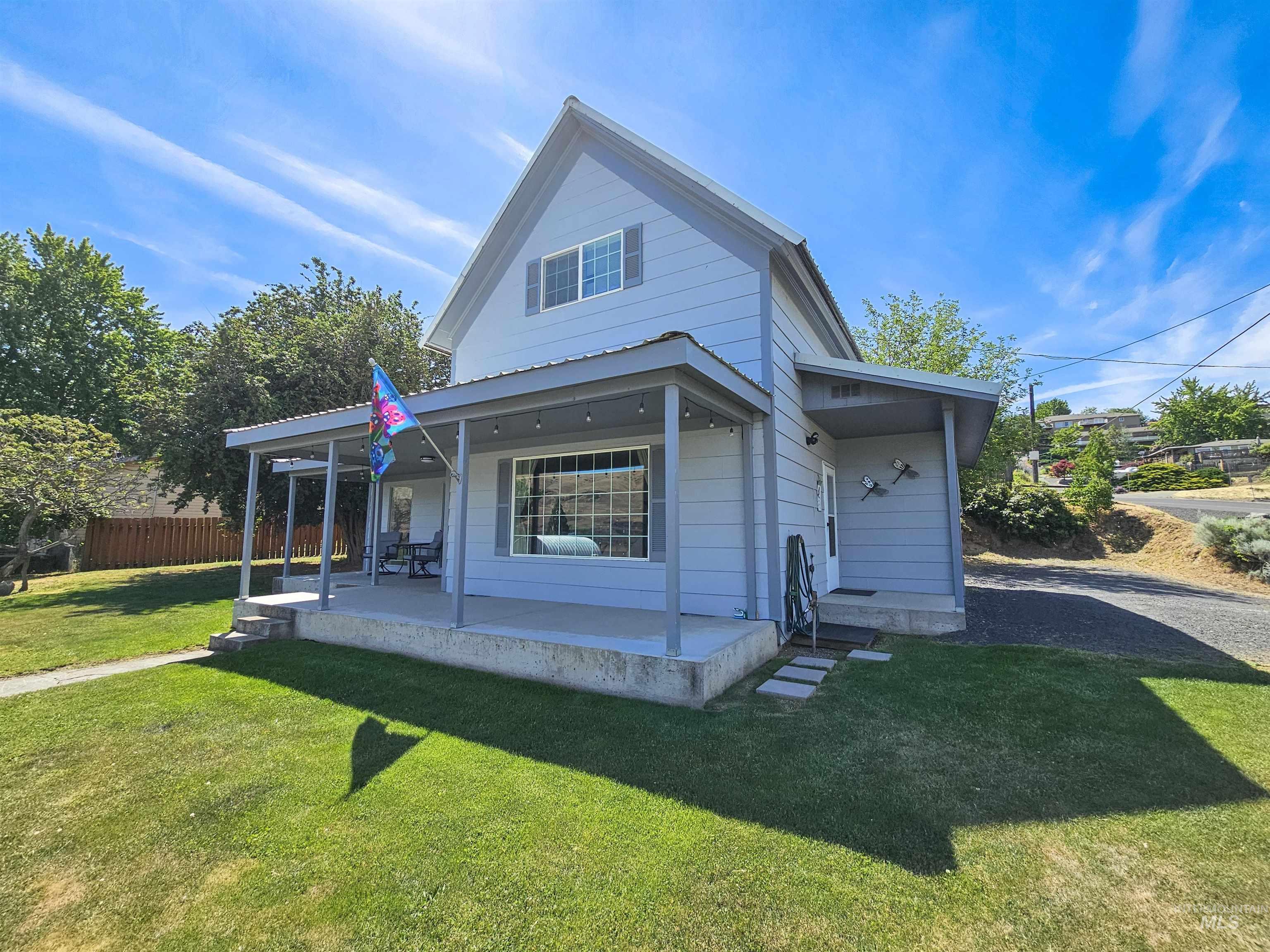 504 2nd Street Property Photo 1