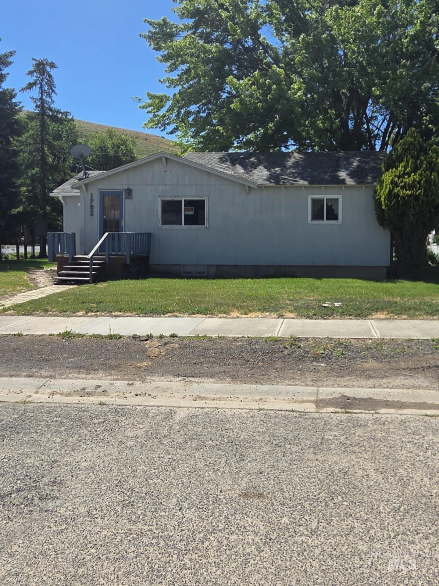 1792 Columbia St Property Photo 1